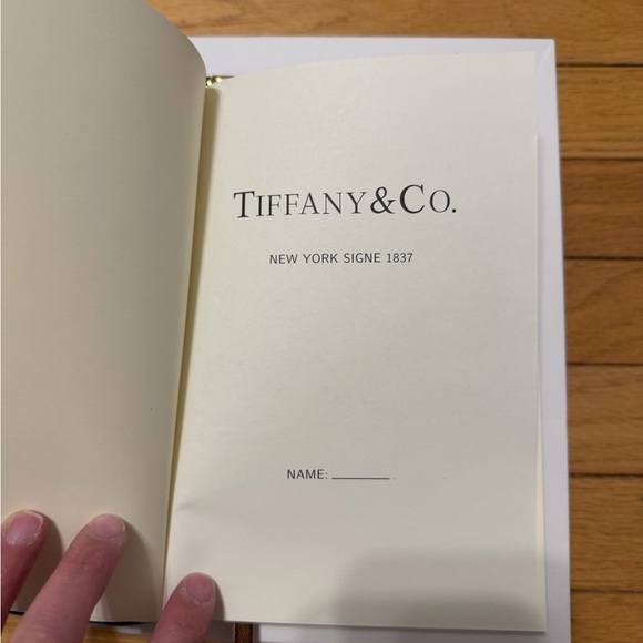 Tiffany & Co. Cream Journal comes with a Pen and a Matching Card Mirror Wallet - Picture 6 of 9
